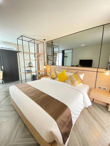 Bedroom 2, The Gold Living Life, Thung Song