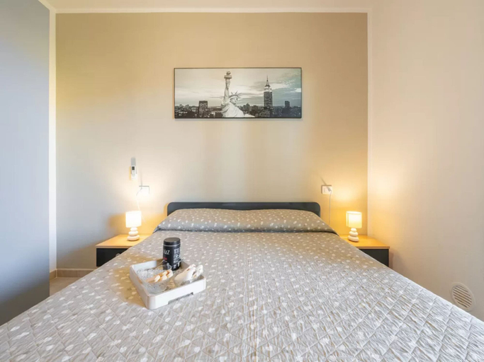 Room 2, Comfortable Accommodation With Patio, Sassari