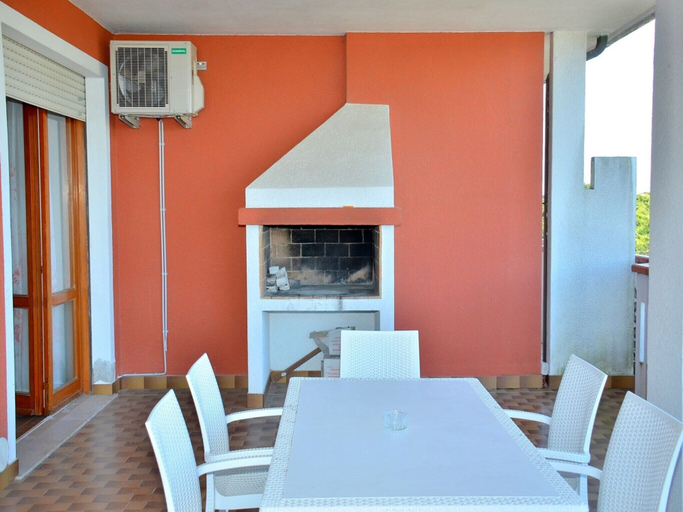 BBQ/picnic area, Spacious Flat for a Relaxing Stay in Bibione, Venezia