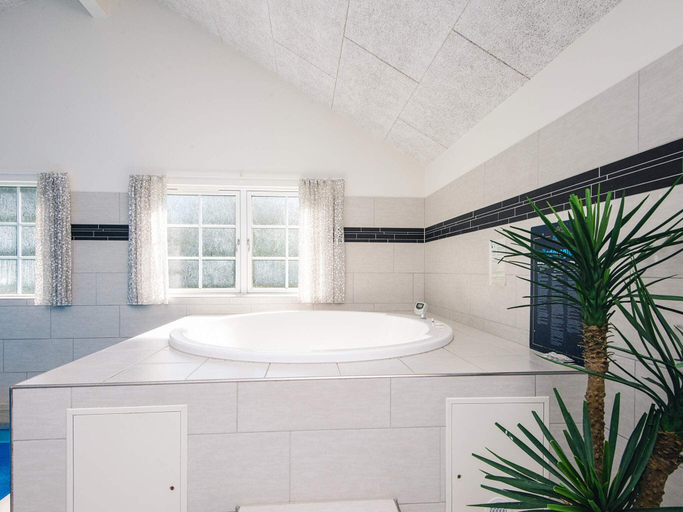 Bathroom 4, 5 star holiday home in Blåvand, Varde