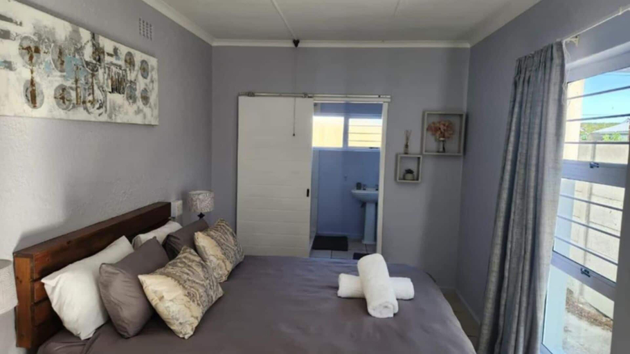 Room 3, 25 ON Main Struisbaai, Overberg