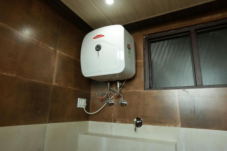Bathroom 3, Hotel Katra Grand, Reasi