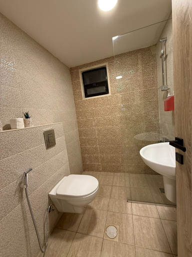 Bathroom 3, Charming Amman Apartment for Rent - Entire House, Amman