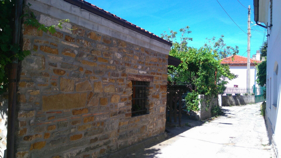 Exterior 5, Room-romantic Eco-lodge in the Heart of, Trieste