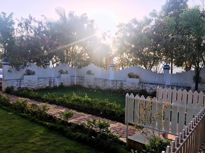 Others 4, West Valley Farm Villa Lavasa Road, Pune