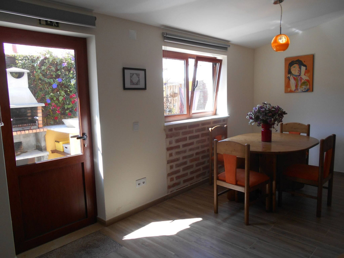 Others 4, Cottage With 2 Bedrooms With Both En-suite Bathrooms in a Seaside Village, Caldas da Rainha