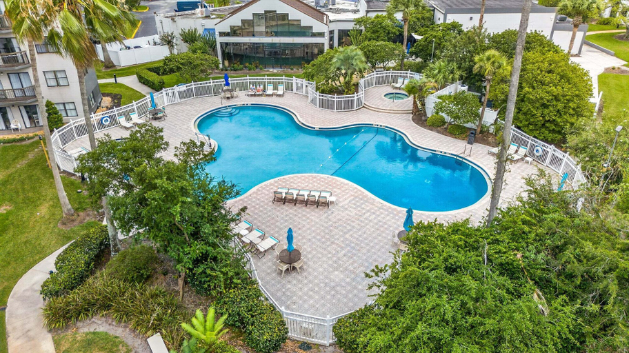 Pool 3, Scenic Lakeview Condo w Balcony and Resort Pools, Orange