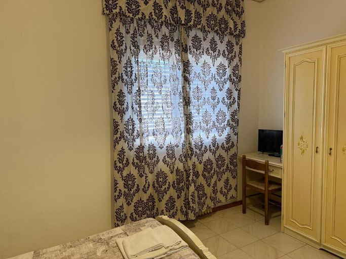 Room 3, Hotel Azzurra, Pistoia