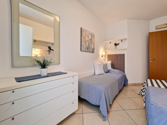 Room 2, Modern Apartment With Swimming Pool, Venezia