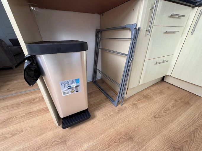 Exterior 3, Urban Calm Spacious 3-bed Home With Free Parking, Rotherham