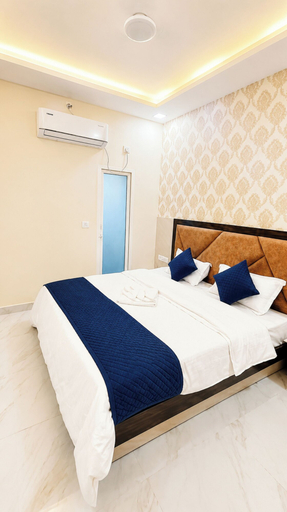 Room 4, Hotel Prakash Near Vishwanath Temple, Varanasi