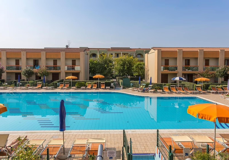 Pool 5, Modern Seaside Flat by the Pool, Venezia