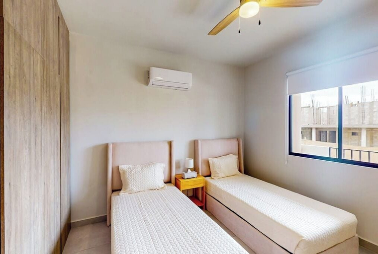 Room 2, Gorgeous Dog-friendly Apartment With Balcony, Open Layout, Heated Pool, & AC, La Paz