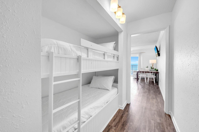 Bedroom 2, The Summit 525, Bay