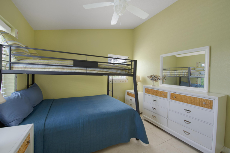 Bedroom 2, Dolphin Dream, Lee