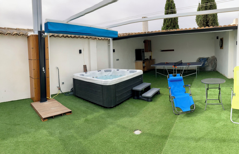 Balcony 4, Rural Getaway Ideal for Outdoor Activities With Jacuzzi, Cuenca