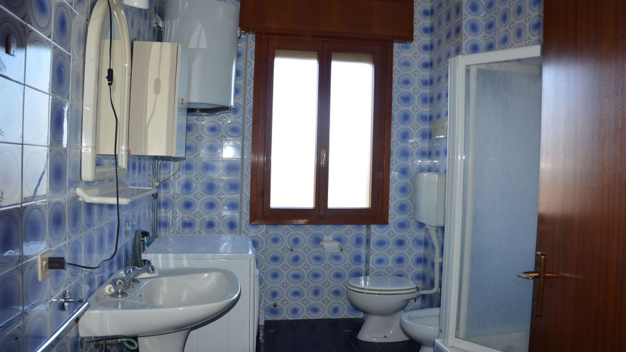 Bathroom, Bright House Near the Beach in Caorle, Venezia