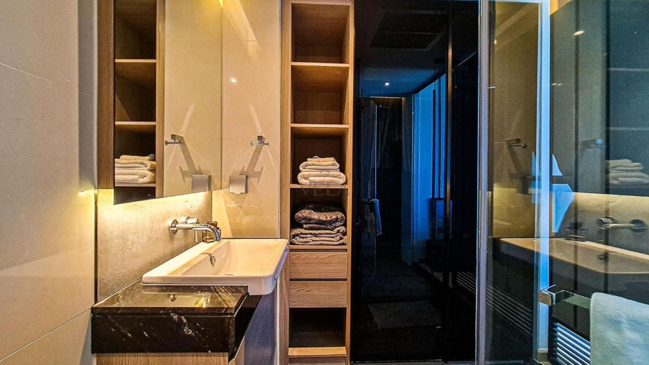 Bathroom 2, Sea View Beauty Excellent Location - Beach Front, Pattaya