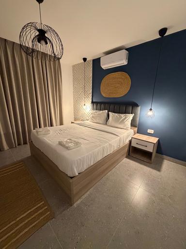 Room 4, JRE Abdoun Rooftop 2bedroom Kh&sh 02, Amman