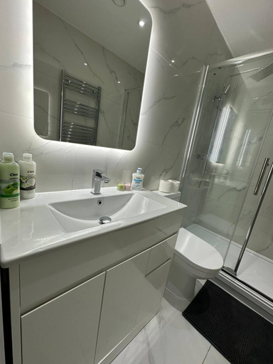 Bathroom 3, London 1 bed Luxe Flat Ilford Beautiful, London