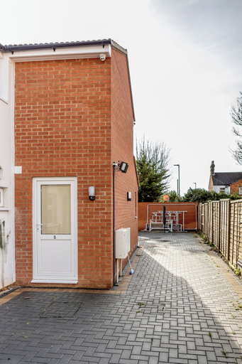 Exterior & Views 2, Bedford Hospitalsouth Wing4 Guests3 Bedswifi, Bedfordshire