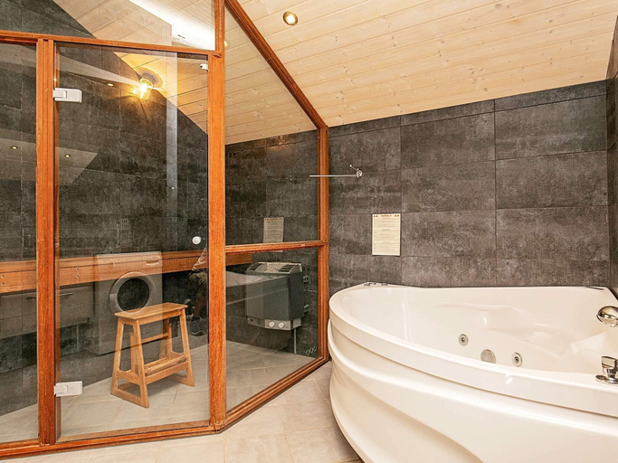Bathroom 3, 4 star holiday home in Dannemare, Lolland