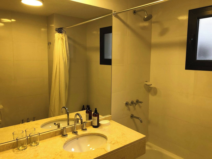 Bathroom amenities 2, Apartment First Flor Excellent Location, Capital