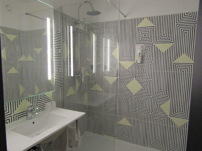 Bathroom 3, Ibis Styles Massy Opera, Essonne