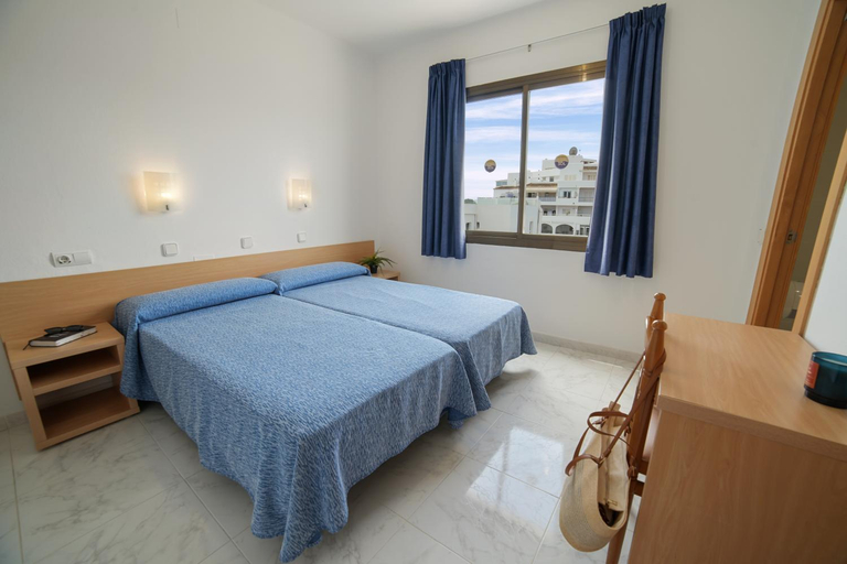 Bedroom 3, Apartamentos Playa Sol, Baleares