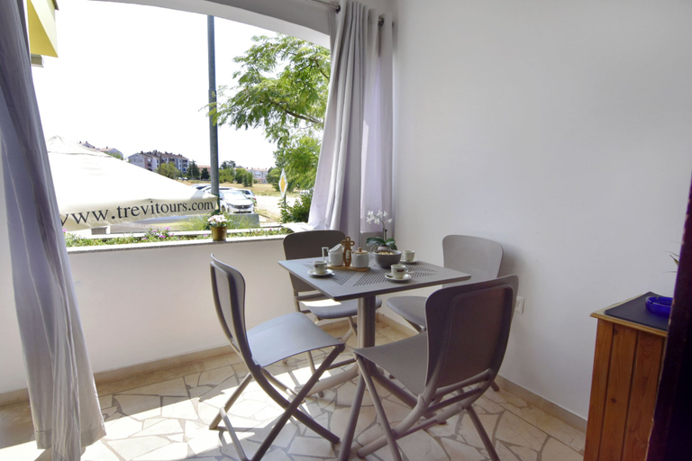 Dining room 4, Stylish Renovated Vacation Flat With Terrace, Umag
