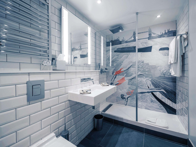 Bathroom 5, Mercure London Bridge, London