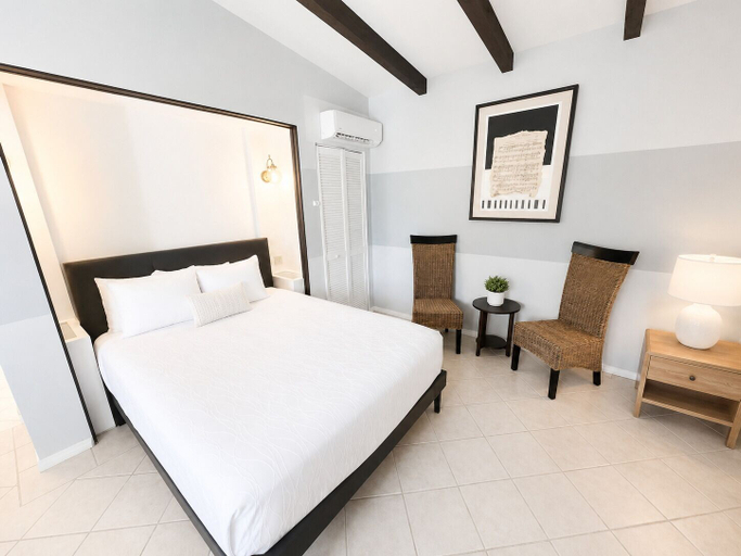 Bedroom 2, Mykonos Desert Suites, Riverside