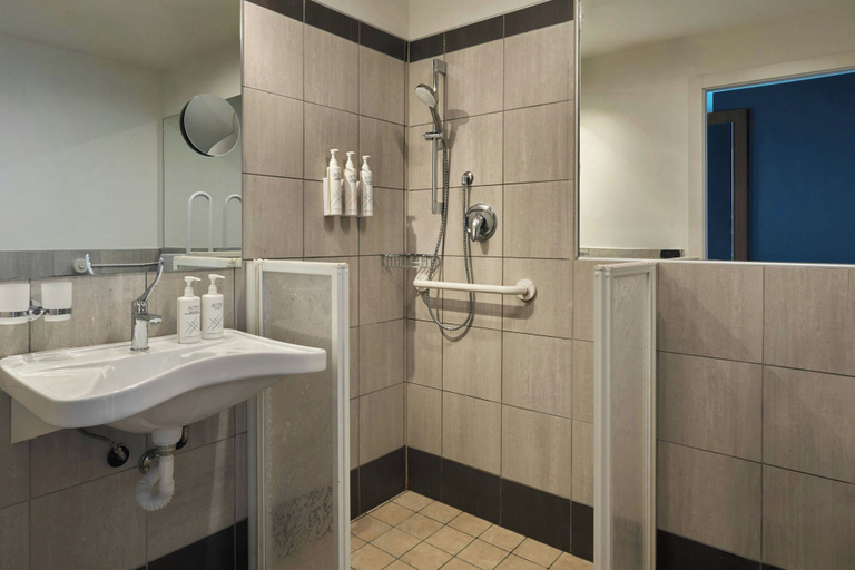 Bathroom 5, Four Points Flex by Sheraton Bologna Airport, Bologna