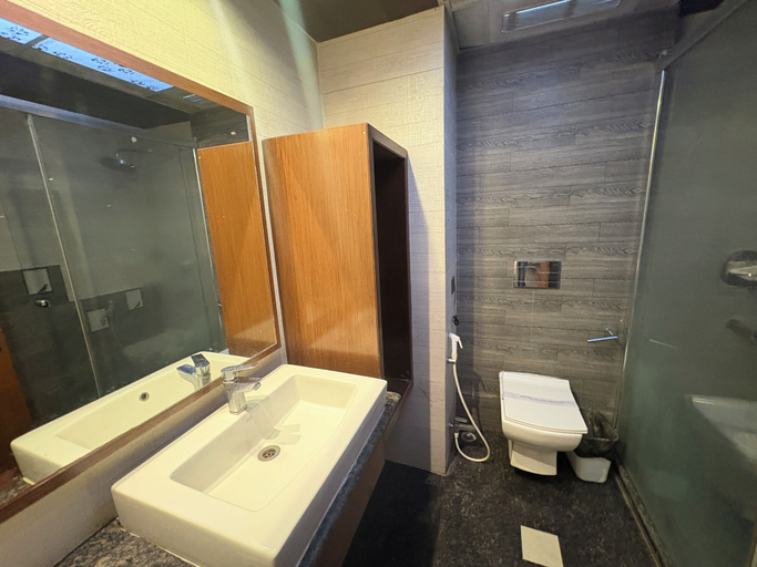 Bathroom 5, Puri Golden Palace Near Sea Beach, Puri
