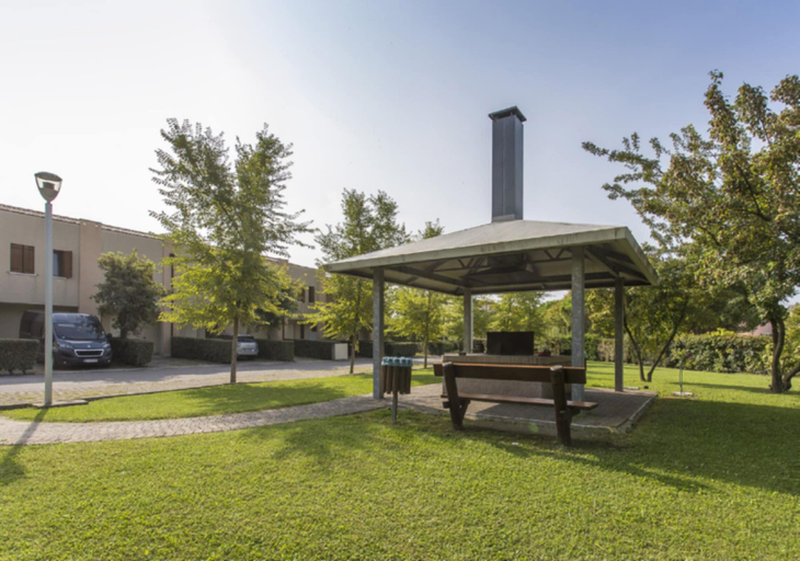 BBQ/picnic area, Modern Seaside Flat by the Pool, Venezia