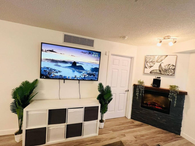 Room amenity, Modern Comfort in Edmonton's Heart, 2 Bedroom Apartment, Division No. 11