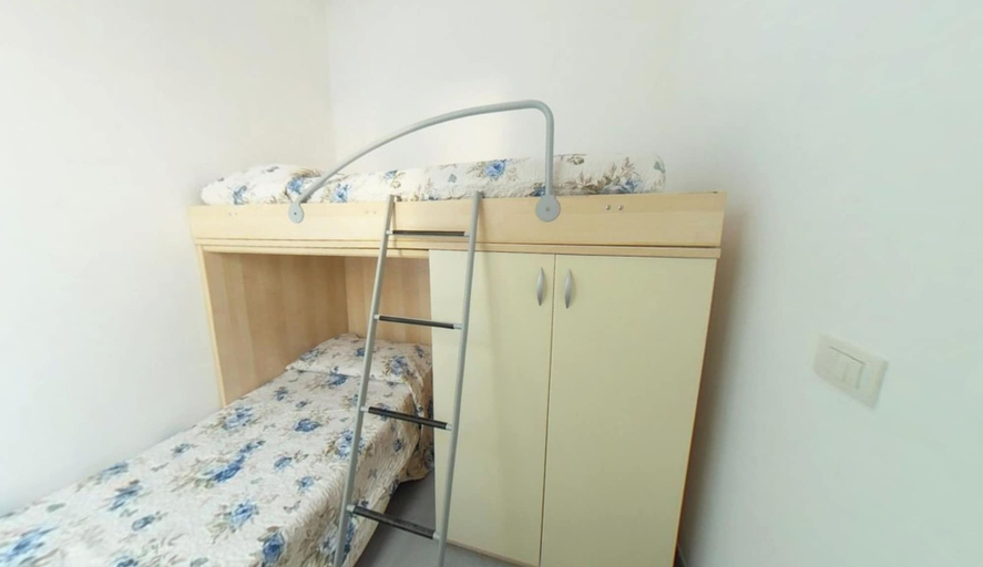 Room 3, Comfortable Apartment in a Residence With Pool, Udine