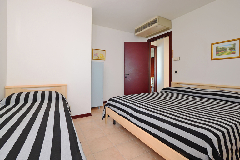 Room 2, Apartment Overlooking the sea and the Marina, Udine