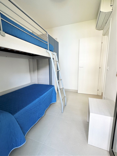 Room 5, Stylish Bibione Flat With Pool Access, Venezia