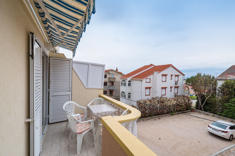 Others 4, Nice Apartment Silvia 2 for 4 Persons, Novalja