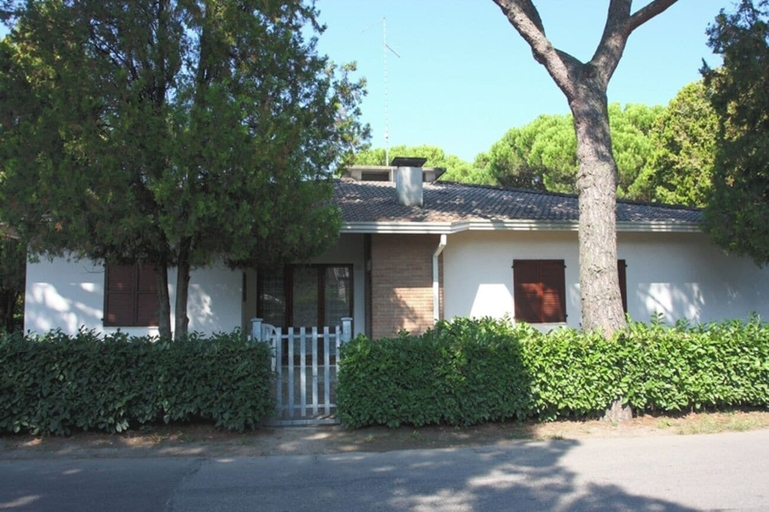Property entrance, Comfortable Villa in a Quiet Spot in Bibione, Venezia