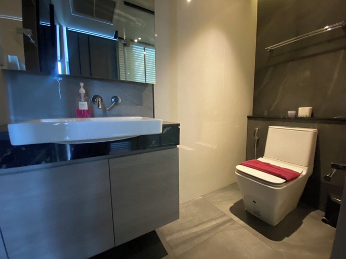 Bathroom 3, Sea View Beauty Excellent Location - Beach Front, Pattaya