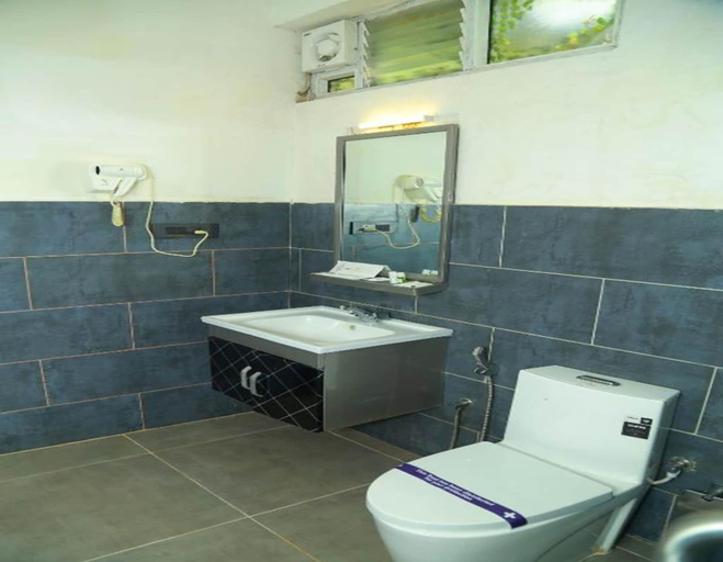 Bathroom 3, kolaahalam Mainland Resorts and Spa, Salem