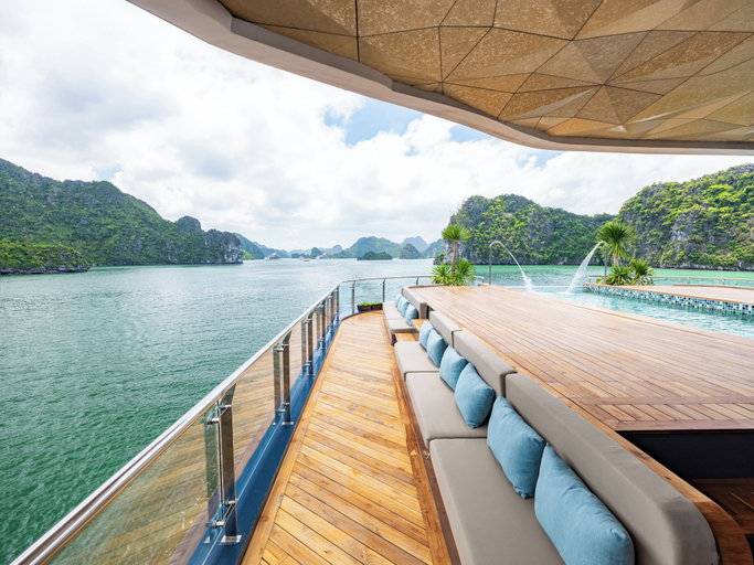 Pool 5, Azura Cruise, Hạ Long