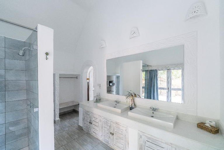 Bathroom 4, The Sands at Chale Island Hotel, Msambweni