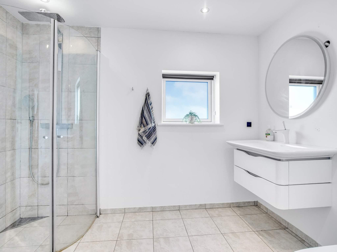 Bathroom 4, 5 star holiday home in Jerup, Frederikshavn