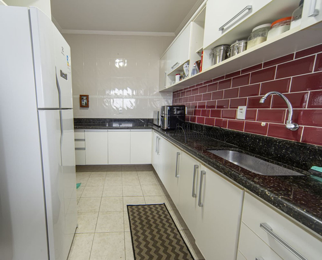 Room 4, Apto com Varanda e Vista Mar Para 6 Vila Cai ara, Praia Grande