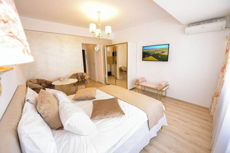 Bedroom 3, Tres Chic Studio Elegant Retreat on Calea Victoriei City Center, Municipiul Bucuresti