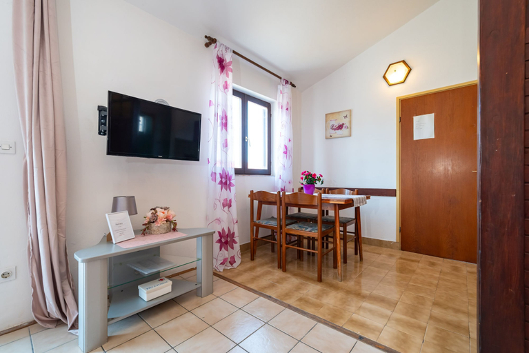 Others 5, Apartments Valy 5 Center Novalja, Novalja