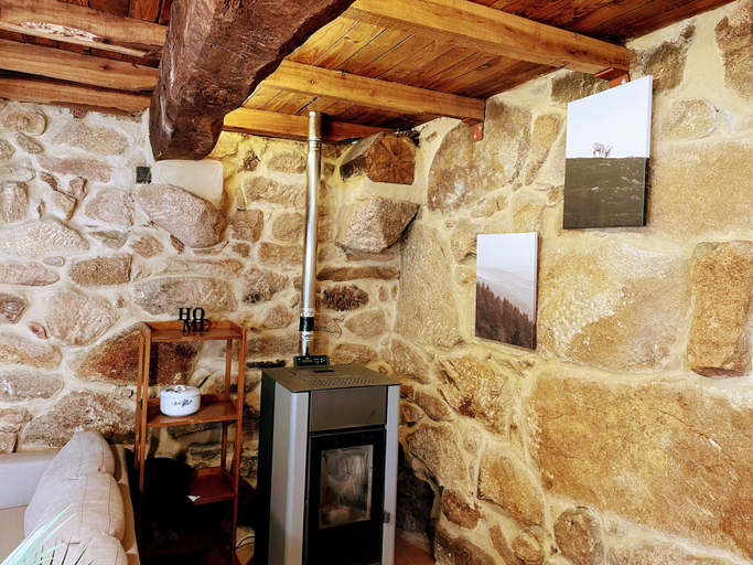 Living room 5, Charming Tourém Retreat 3 Bedroom House With Stunning Views, Montalegre